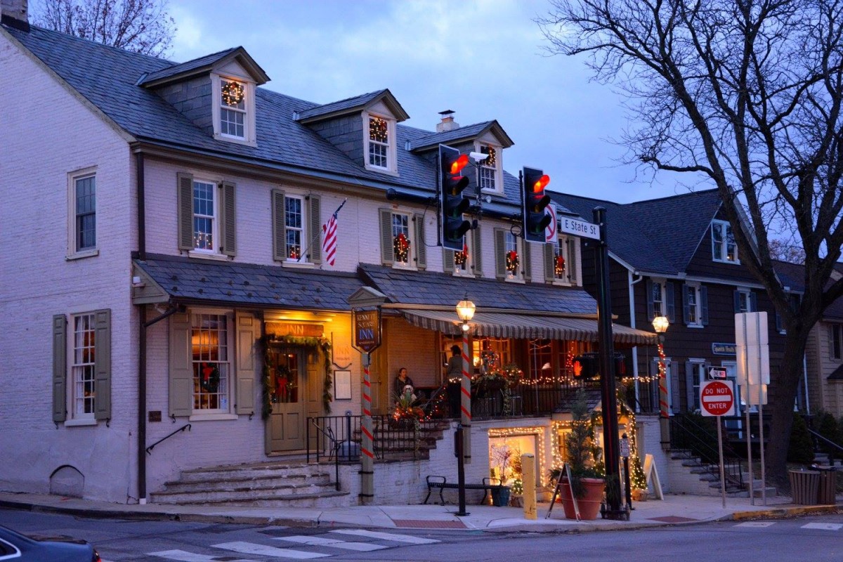 Square’s Holiday Home & Dinner Tour Visits Historic Locations