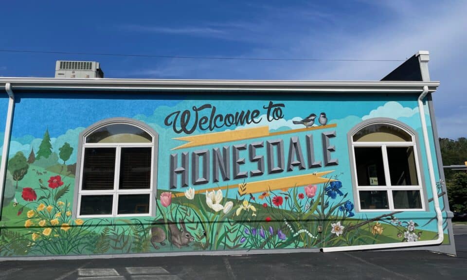 The Welcome to Honesdale mural.