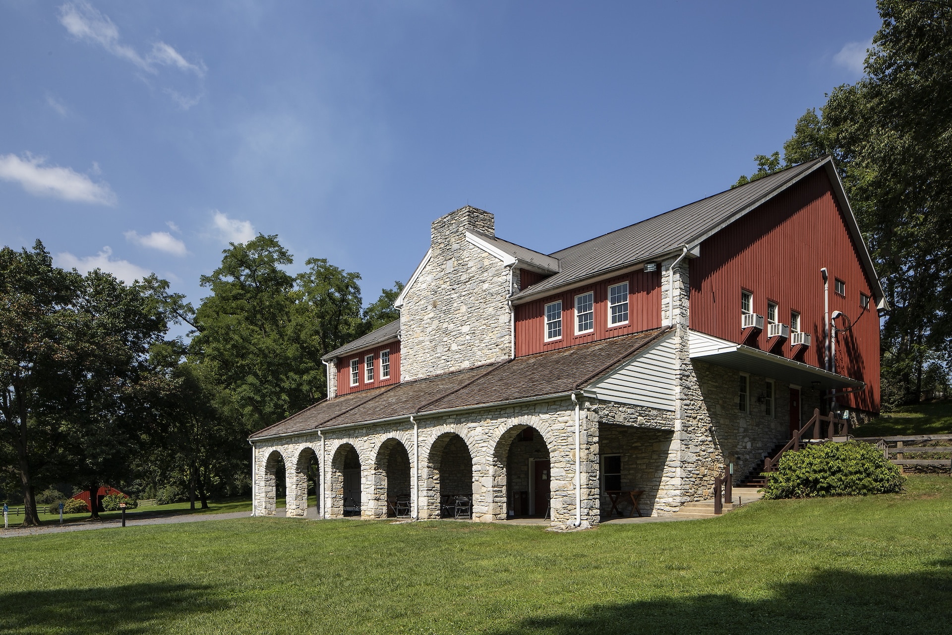 The entertainment barn lawn at Nissley Vineyards.